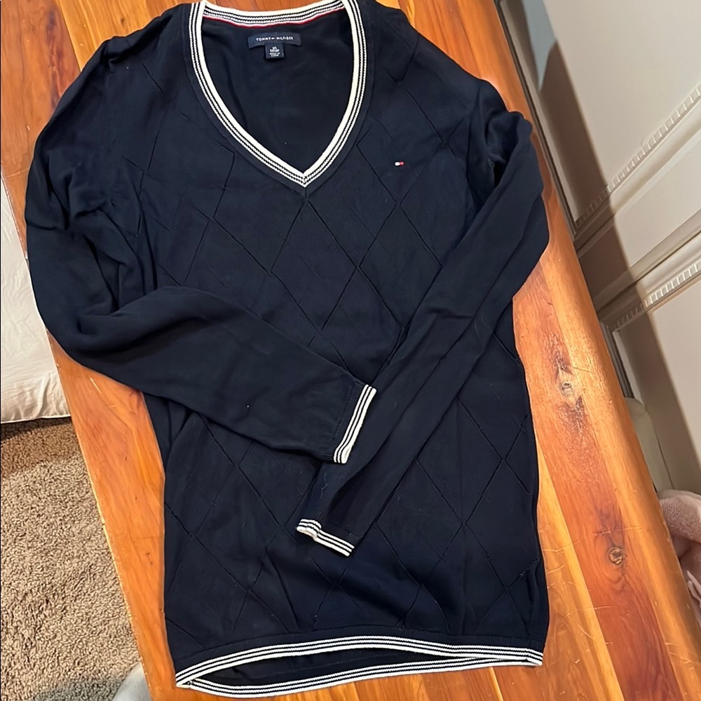 Tommy Hilfiger Women’s navy sweater with white trim